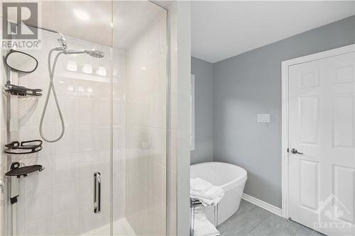 4776 Abbott Street E, Ottawa, ON - Indoor Photo Showing Bathroom