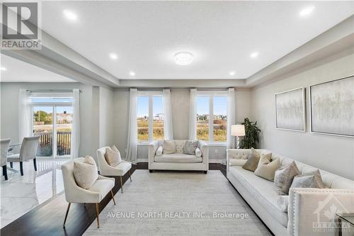 4776 Abbott Street E, Ottawa, ON - Indoor Photo Showing Living Room