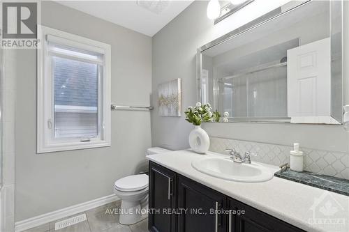 4776 Abbott Street E, Ottawa, ON - Indoor Photo Showing Bathroom