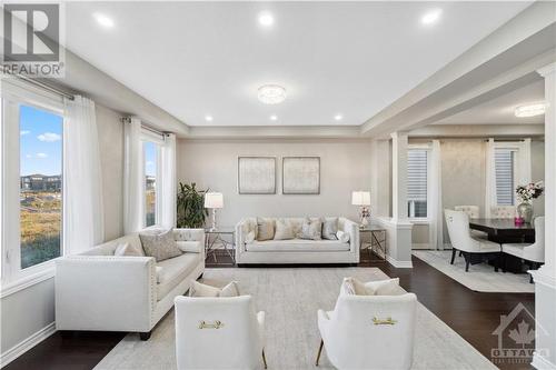 4776 Abbott Street E, Ottawa, ON - Indoor Photo Showing Living Room