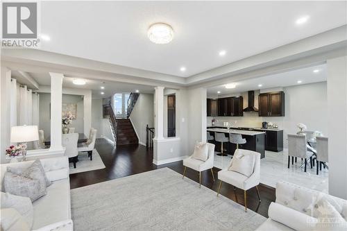 4776 Abbott Street E, Ottawa, ON - Indoor Photo Showing Living Room