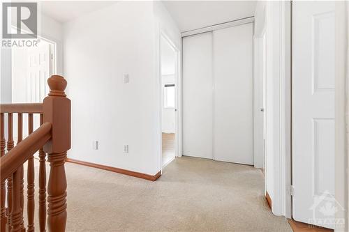 Upstairs hallway - 2112 Gardenway Drive, Ottawa, ON - Indoor Photo Showing Other Room