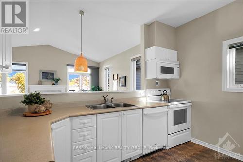 37 Village Walk, Ottawa, ON - Indoor Photo Showing Kitchen With Double Sink