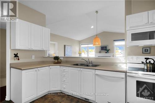 37 Village Walk, Ottawa, ON - Indoor Photo Showing Kitchen With Double Sink