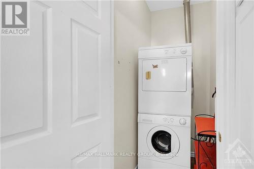 37 Village Walk, Ottawa, ON - Indoor Photo Showing Laundry Room