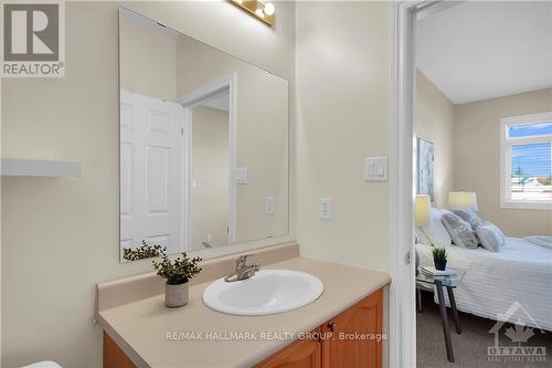 37 Village Walk, Ottawa, ON - Indoor Photo Showing Bathroom