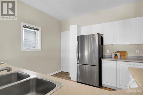 37 Village Walk Private, Manotick, ON - Indoor Photo Showing Kitchen With Double Sink