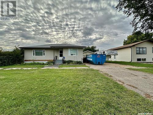 302 4Th Avenue, Aberdeen, SK - Outdoor