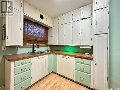 302 4Th Avenue, Aberdeen, SK - Indoor Photo Showing Kitchen