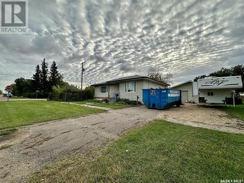 302 4Th Avenue, Aberdeen, SK - Outdoor