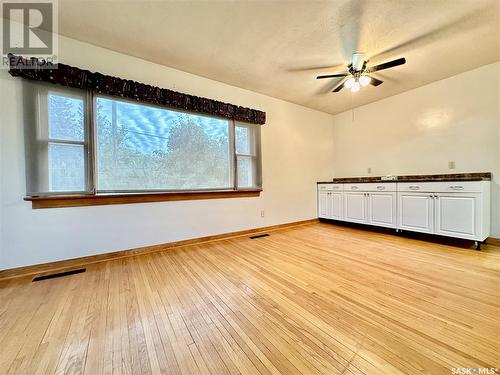 302 4Th Avenue, Aberdeen, SK - Indoor Photo Showing Other Room