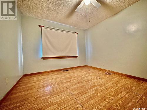 302 4Th Avenue, Aberdeen, SK - Indoor Photo Showing Other Room