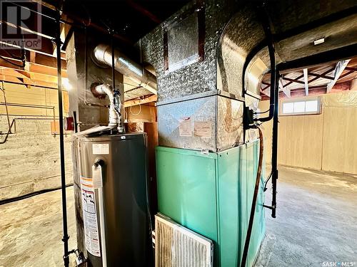 302 4Th Avenue, Aberdeen, SK - Indoor Photo Showing Basement