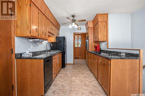 502 Copland Crescent, Saskatoon, SK - Indoor Photo Showing Kitchen