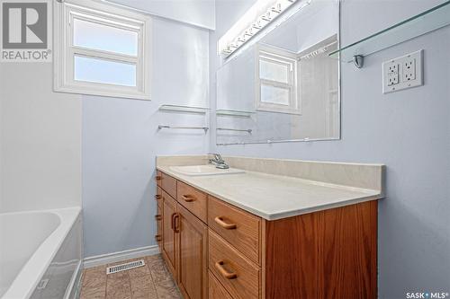 502 Copland Crescent, Saskatoon, SK - Indoor Photo Showing Bathroom