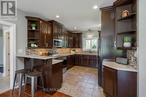 7386 Middle Road, Clarington, ON - Indoor Photo Showing Kitchen With Upgraded Kitchen