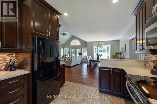 7386 Middle Road, Clarington, ON - Indoor Photo Showing Kitchen