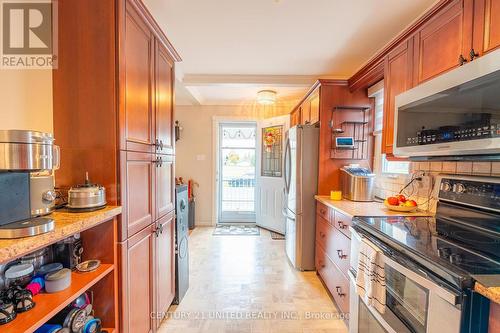 758 Gillespie Avenue, Peterborough (Otonabee), ON - Indoor Photo Showing Kitchen