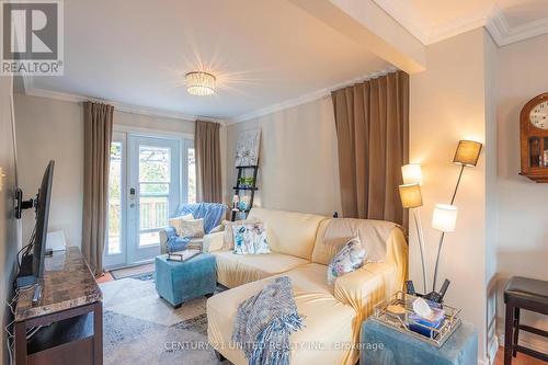 758 Gillespie Avenue, Peterborough (Otonabee), ON - Indoor Photo Showing Living Room