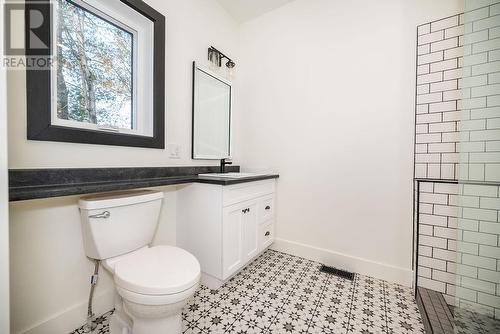 33 Hammond Court, Deep River, ON - Indoor Photo Showing Bathroom