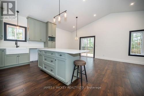 33 Hammond Court, Deep River, ON - Indoor Photo Showing Kitchen