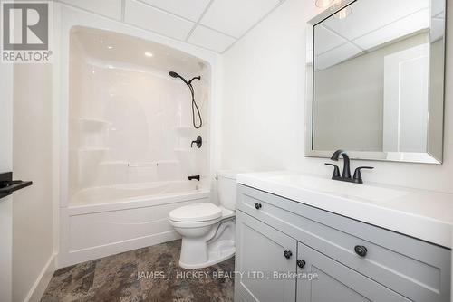 33 Hammond Court, Deep River, ON - Indoor Photo Showing Bathroom