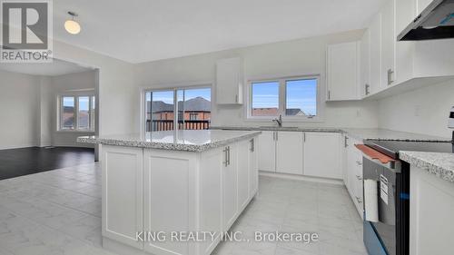 1691 Corsal Court, Innisfil, ON - Indoor Photo Showing Kitchen With Upgraded Kitchen