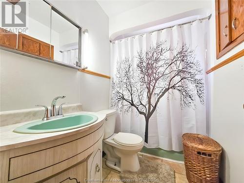 23 Coverdale Street, Chatham, ON - Indoor Photo Showing Bathroom