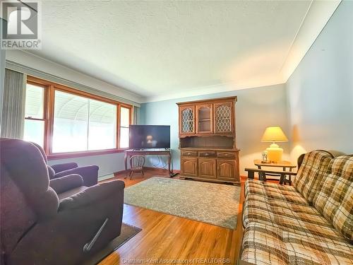 23 Coverdale Street, Chatham, ON - Indoor Photo Showing Living Room