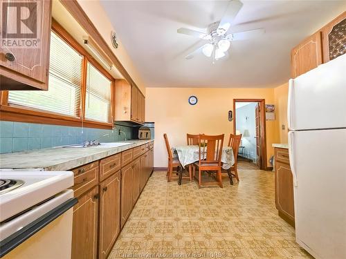 23 Coverdale Street, Chatham, ON - Indoor Photo Showing Kitchen