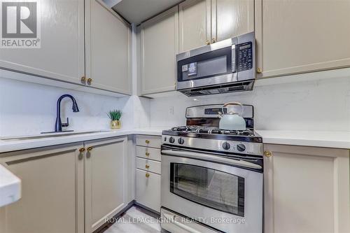 402 - 3939 Duke Of York Boulevard, Mississauga, ON - Indoor Photo Showing Kitchen