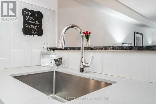 208 - 1155 Bough Beeches Boulevard, Mississauga, ON - Indoor Photo Showing Kitchen