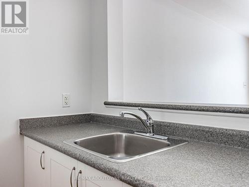 94 - 5035 Oscar Peterson Boulevard, Mississauga, ON - Indoor Photo Showing Kitchen