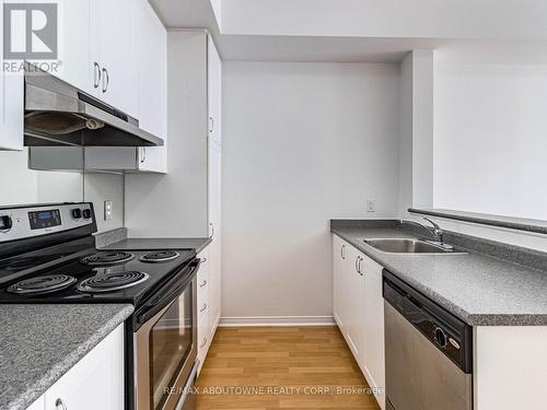 94 - 5035 Oscar Peterson Boulevard, Mississauga, ON - Indoor Photo Showing Kitchen With Stainless Steel Kitchen