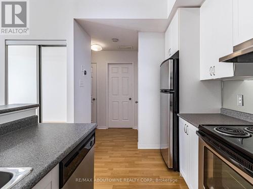 94 - 5035 Oscar Peterson Boulevard, Mississauga, ON - Indoor Photo Showing Kitchen