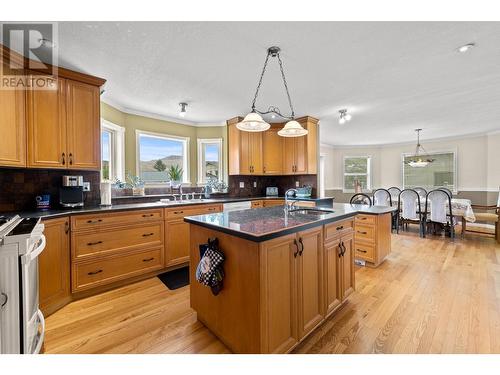 2116 Young Avenue, Kamloops, BC - Indoor Photo Showing Kitchen