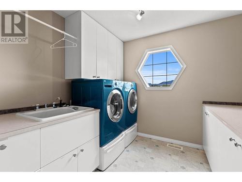 2116 Young Avenue, Kamloops, BC - Indoor Photo Showing Laundry Room