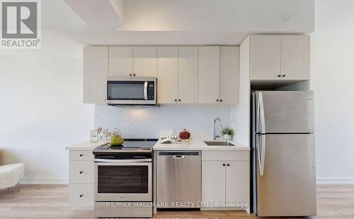 Ph 924 - 2799 Kingston Road, Toronto, ON - Indoor Photo Showing Kitchen With Stainless Steel Kitchen With Upgraded Kitchen