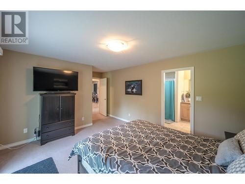 310 Spruce Avenue, Kaleden, BC - Indoor Photo Showing Bedroom