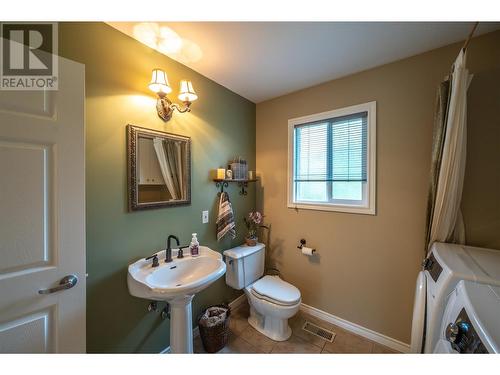 310 Spruce Avenue, Kaleden, BC - Indoor Photo Showing Bathroom