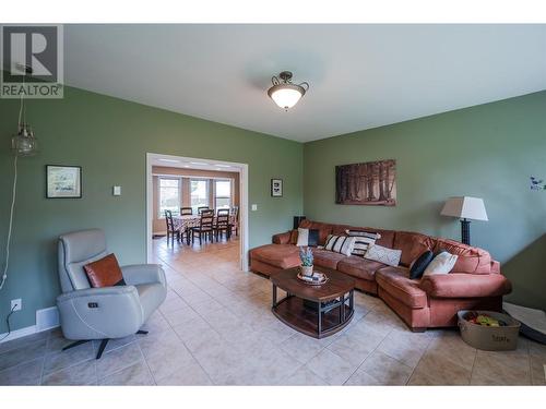 310 Spruce Avenue, Kaleden, BC - Indoor Photo Showing Living Room