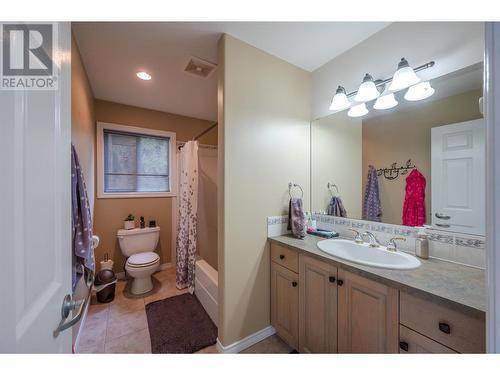 310 Spruce Avenue, Kaleden, BC - Indoor Photo Showing Bathroom