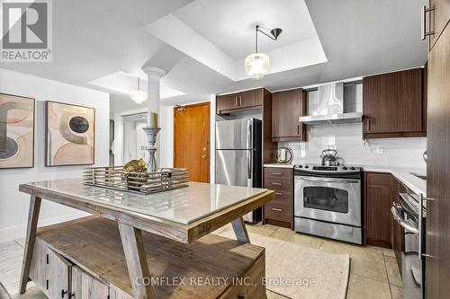 208 - 500 Glencairn Avenue, Toronto, ON - Indoor Photo Showing Kitchen With Stainless Steel Kitchen