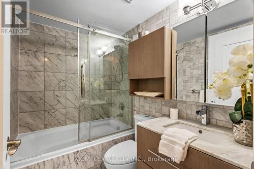 208 - 500 Glencairn Avenue, Toronto, ON - Indoor Photo Showing Bathroom