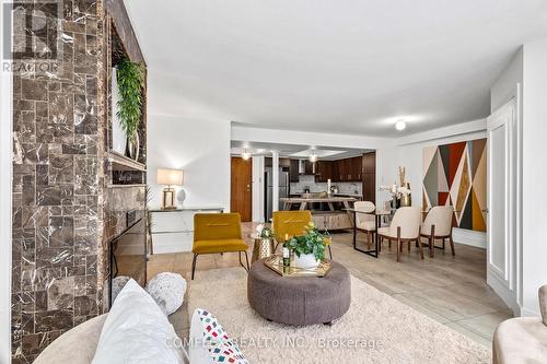 208 - 500 Glencairn Avenue, Toronto, ON - Indoor Photo Showing Living Room