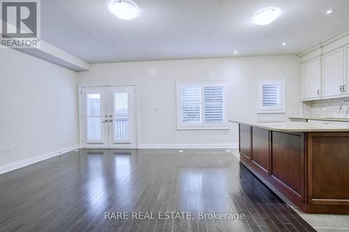 25 Plowman Lane, Richmond Hill, ON - Indoor Photo Showing Kitchen