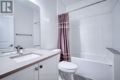 25 Plowman Lane, Richmond Hill, ON - Indoor Photo Showing Bathroom