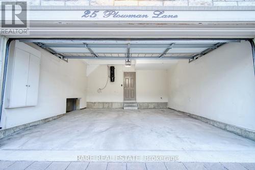 25 Plowman Lane, Richmond Hill, ON - Indoor Photo Showing Garage