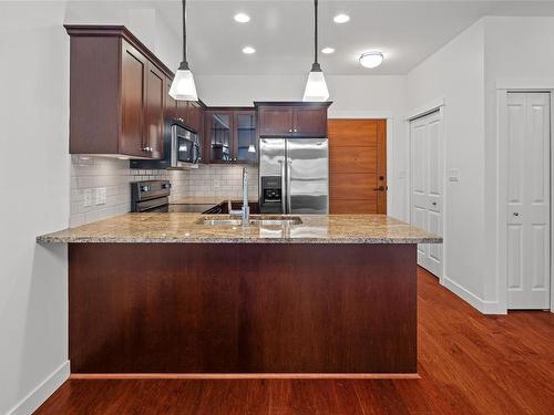 301-201 Nursery Hill Dr, View Royal, BC - Indoor Photo Showing Kitchen With Double Sink