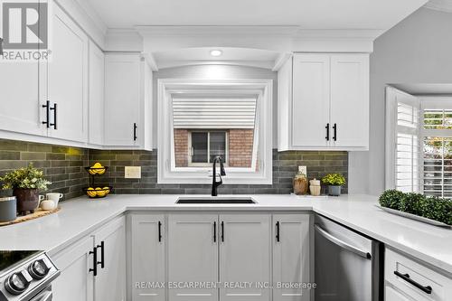 8 Karsh Crescent, Hamilton, ON - Indoor Photo Showing Kitchen